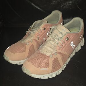 On Cloud Womens Athletic Running Shoes in Dusty Rose